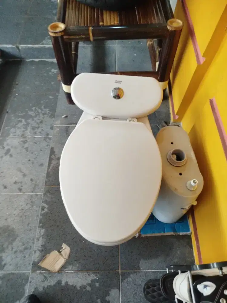 JUAL CLOSET DUDUK BEKAS SPT BARU