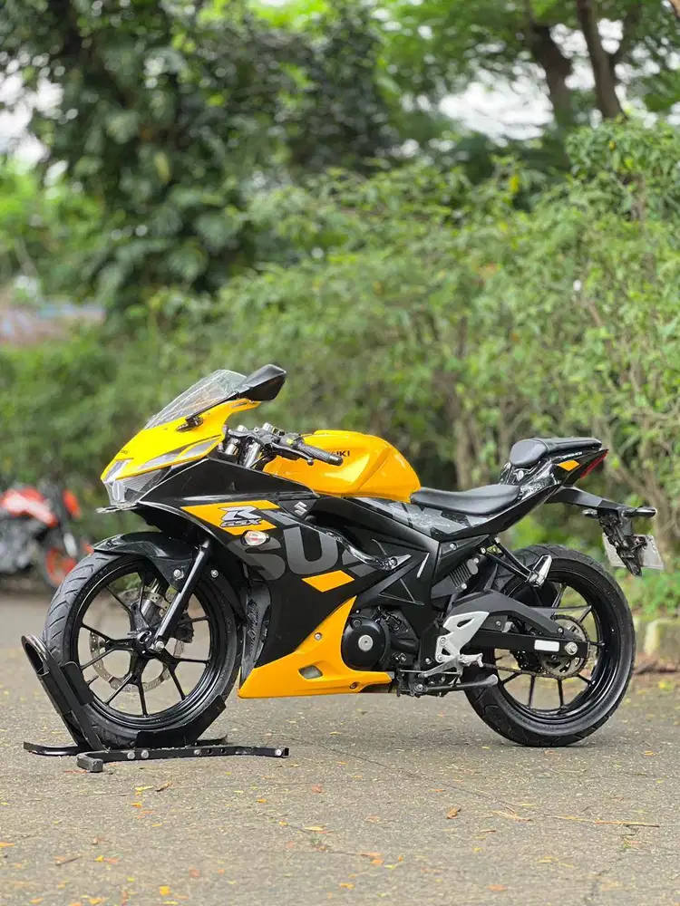SUZUKI GSX 150R KEYLESS 2021 HITAM KUNING KM LOW PAJAK ON KAYAK BARU