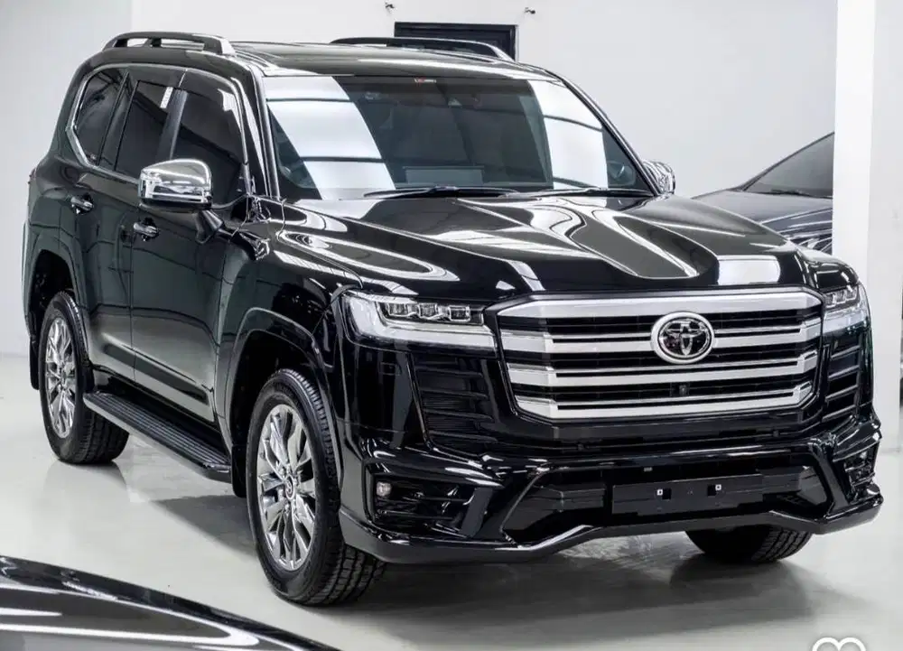 Toyota Land Cruiser 300 VXR 4x4 AT 2023