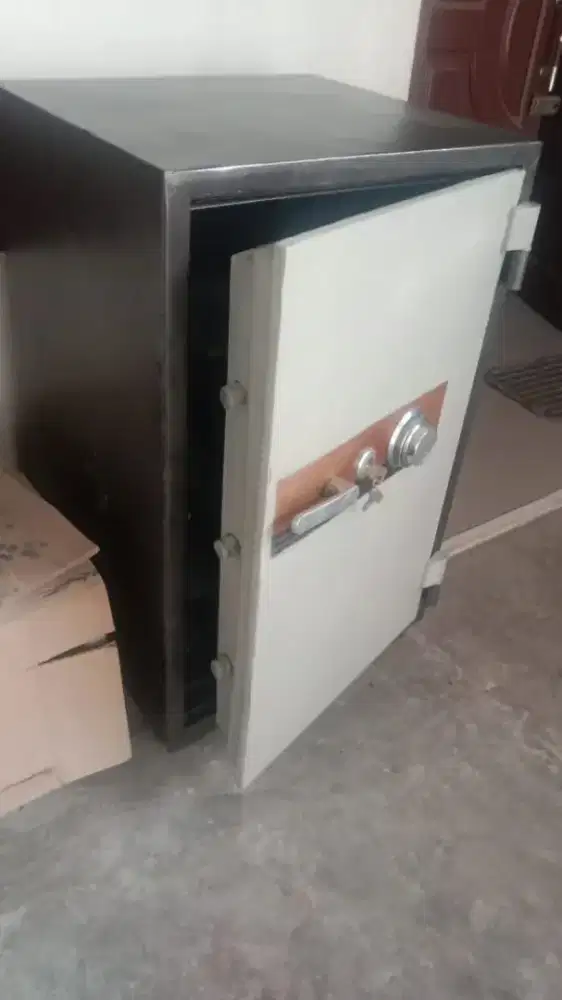 Brankas merk Yunika  Dijual Hrg 5,5 jt