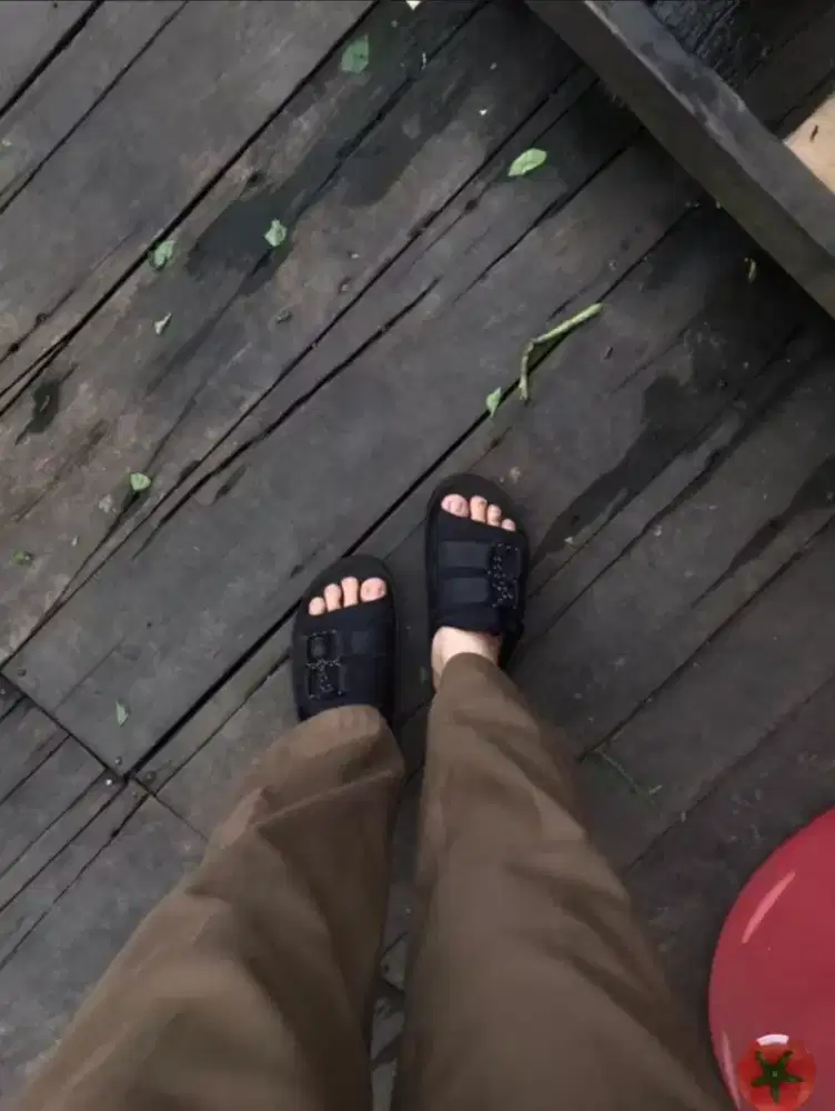 SEPATU SANDAL HITAM UNISEX