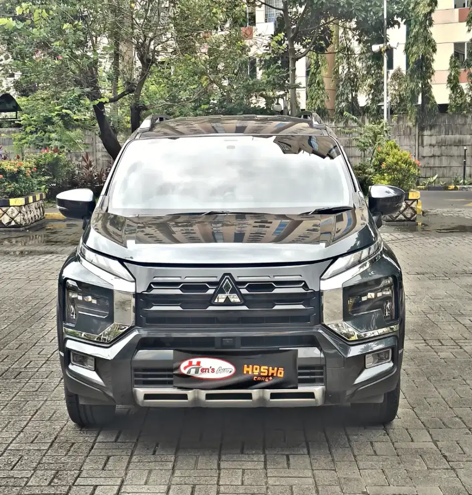 KM LOW MITSUBISHI XPANDER CROSS PREMIUM PACKAGE 2023 DARK GREY
