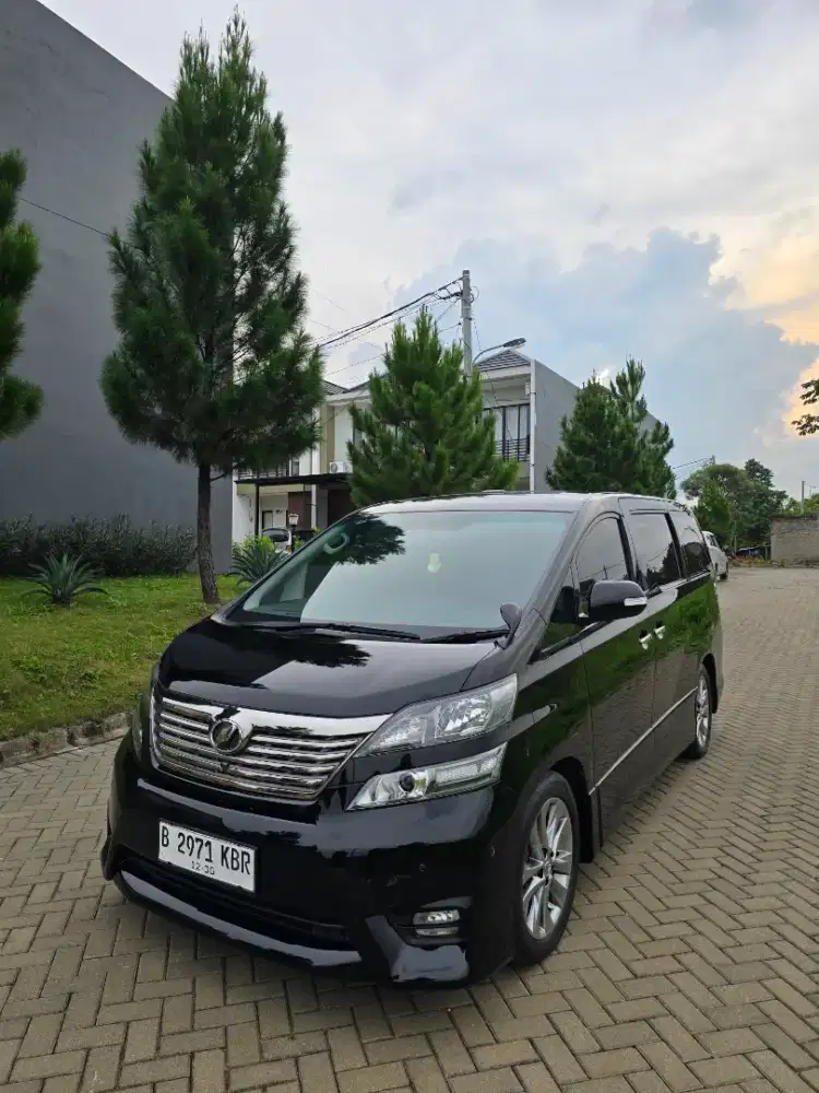 Vellfire Z Premium sound At 2011 low km