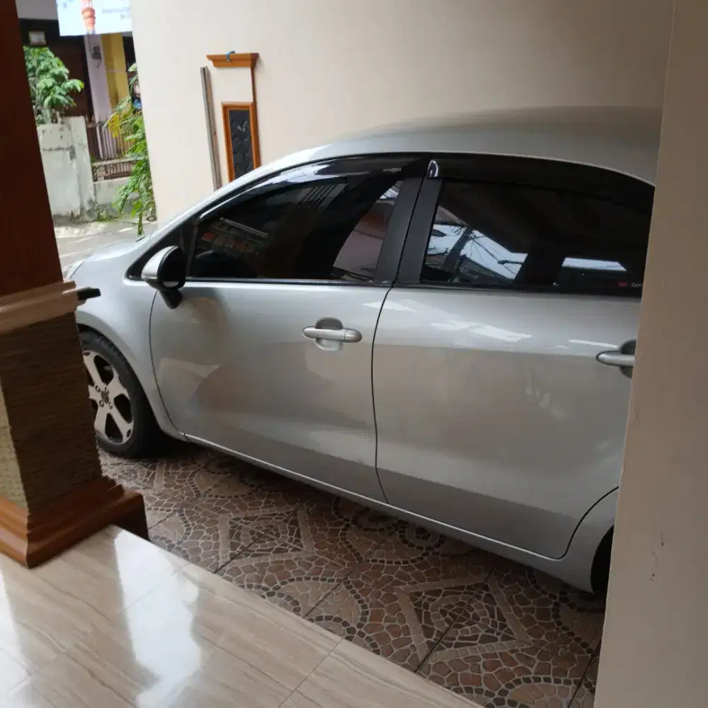 Kia Rio 1.4 2013 SE AT ABS/ Matic Istimewa