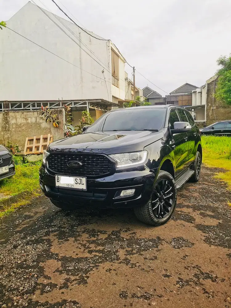 LIKE NEW! Ford Everest Titanium 2024 (NIK 2022) KM KECIL. LANGKA!!