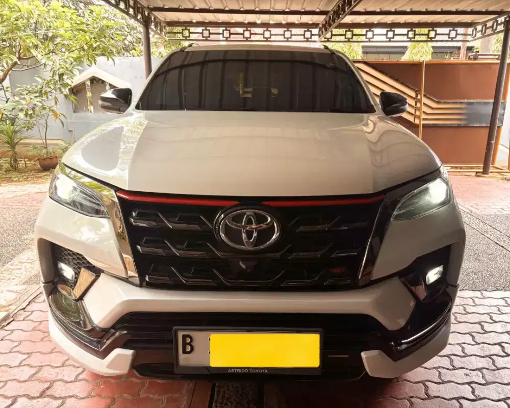 Toyota Fortuner 2021 Diesel Facelift Putih