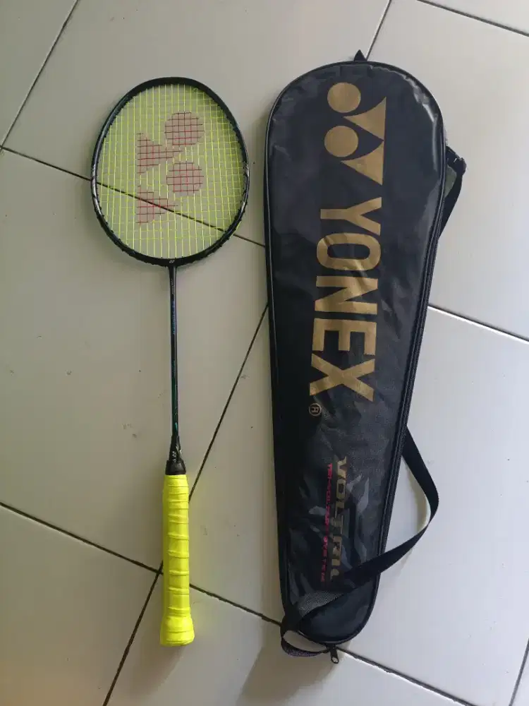 Raket Yonex voltric z force 2