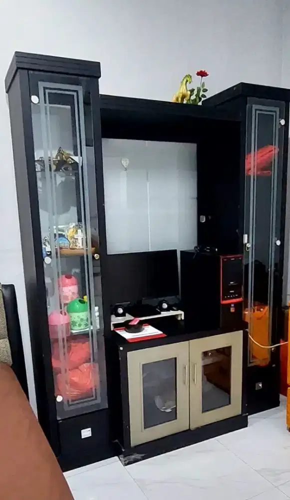 Lemari pajang bekas Pakai