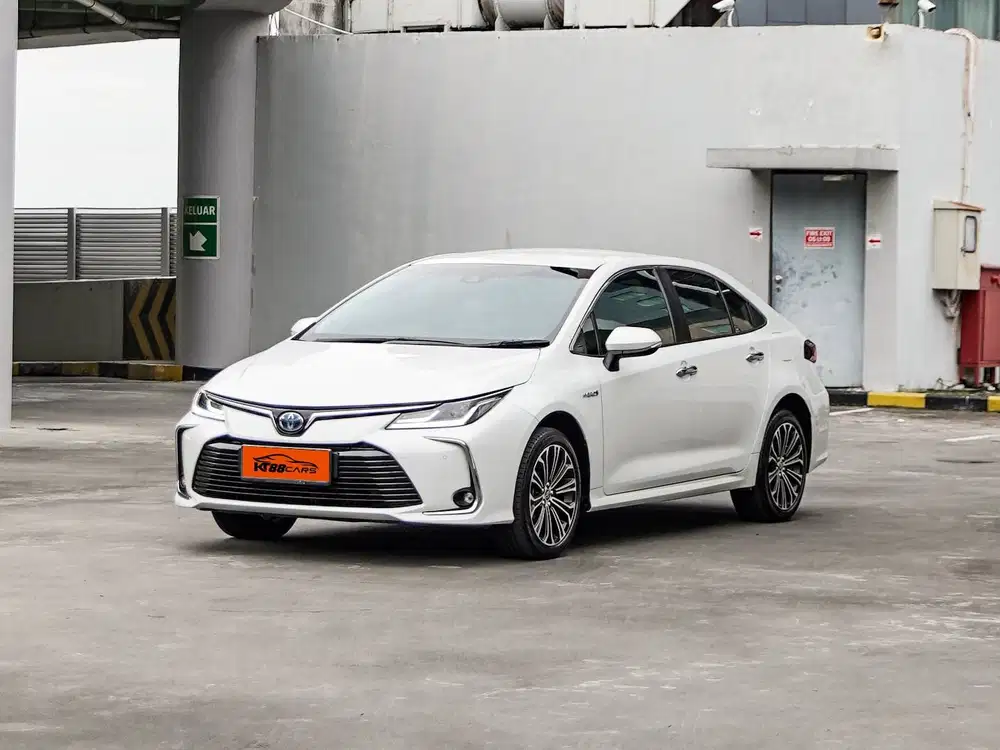 Corolla Altis 1.8 V Hybrid 2021 pakai 2022