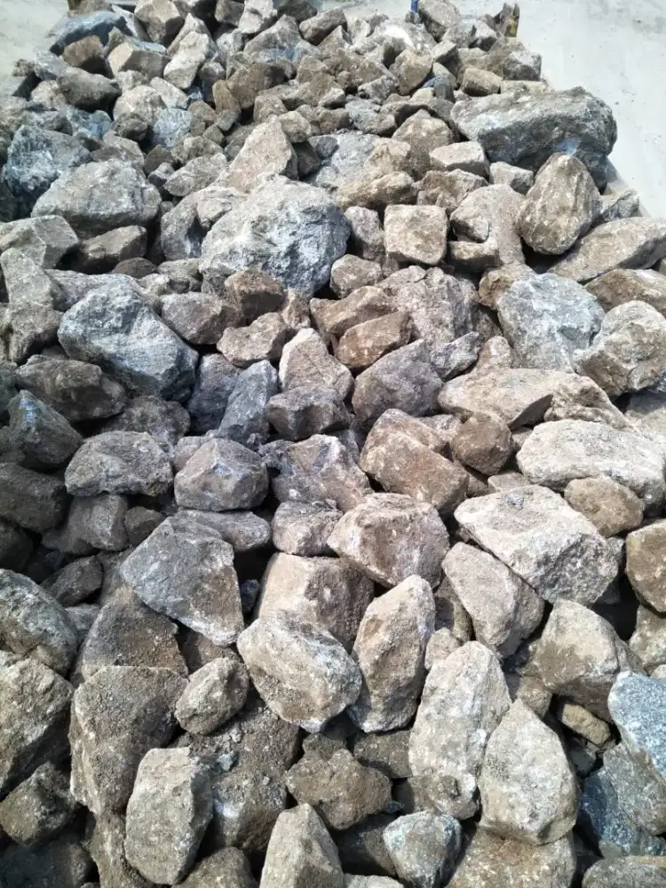 Pasir urug limestone abu batu