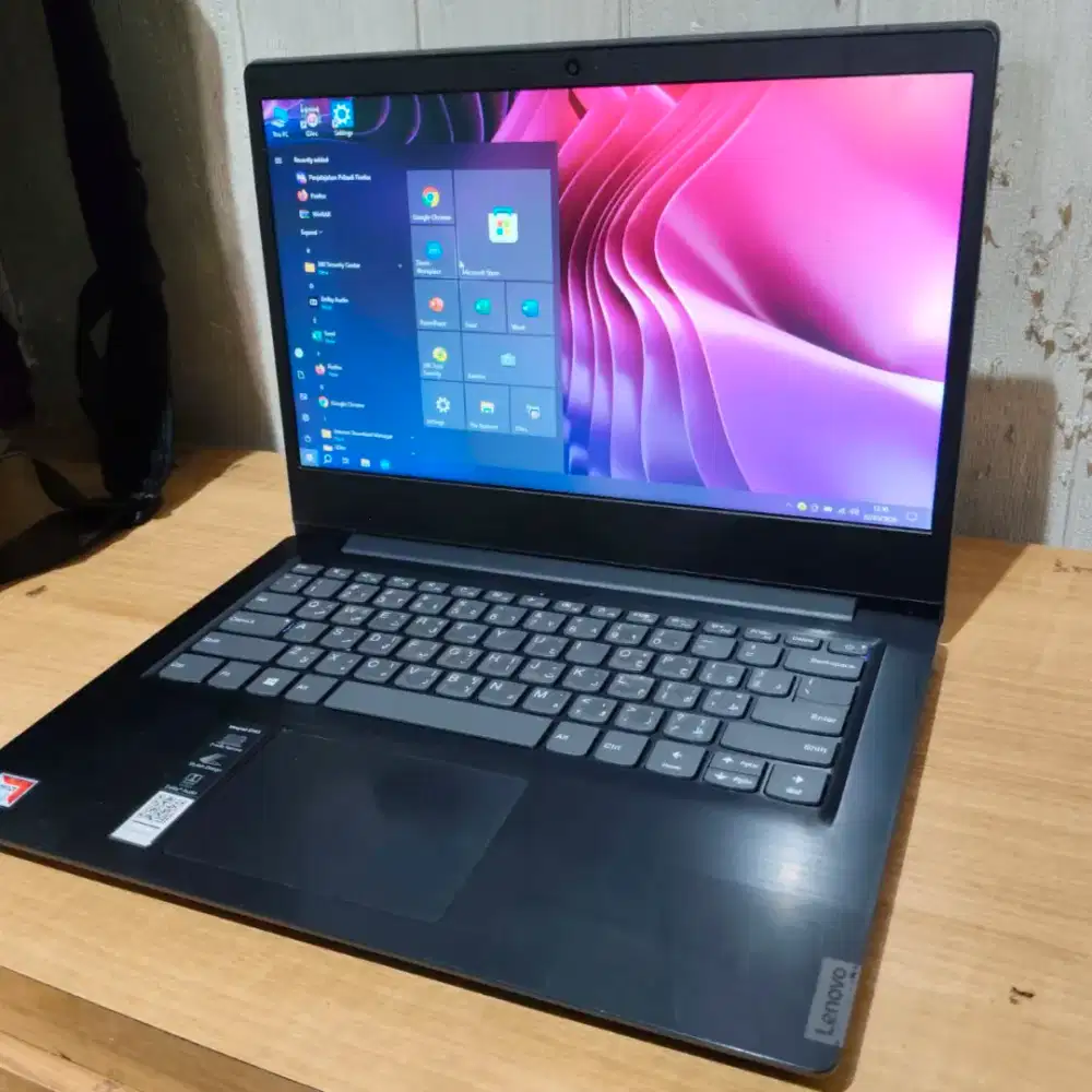 Laptop Lenovo S145