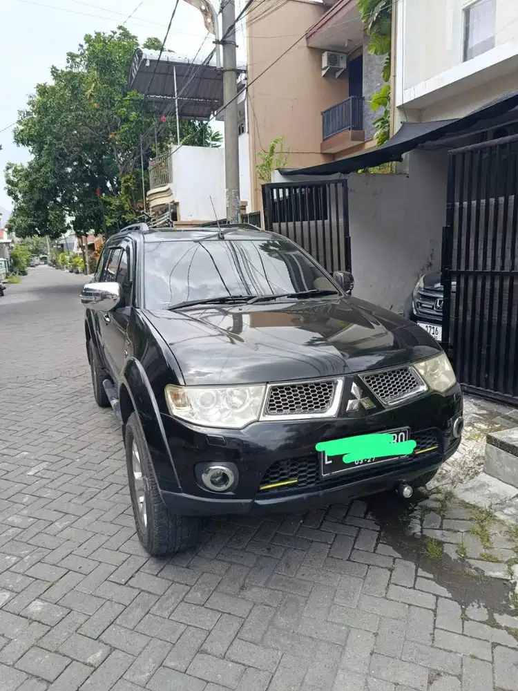 PAJERO SPORT DAKAR 4X2 AT HITAM 2012