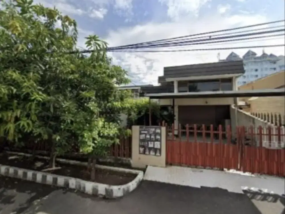 BISA DIBANGUN JADI 3 RUMAH! Dijual rumah hitung tanah kupang indah