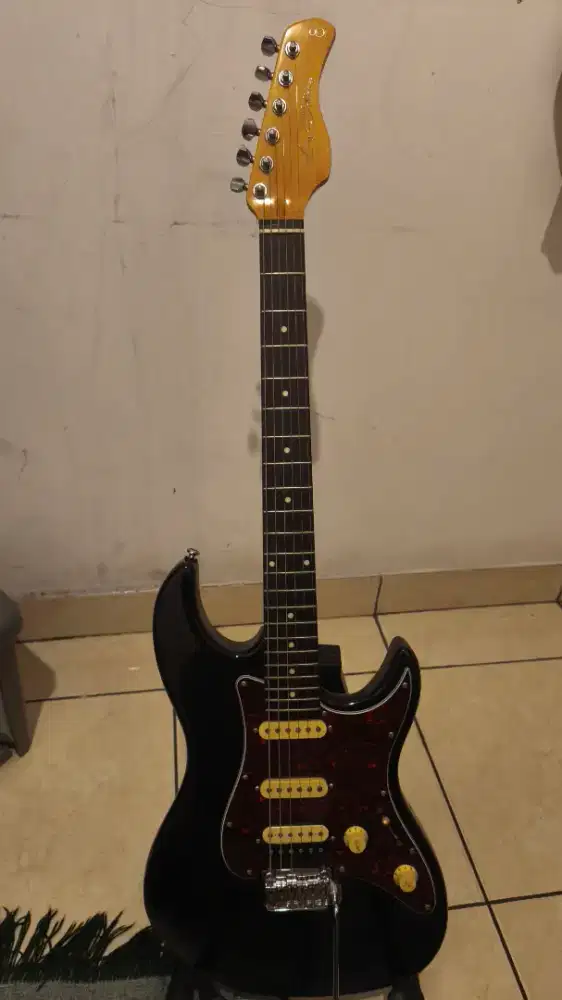Gitar listrik Sire S3 stratocaster hitam HSS