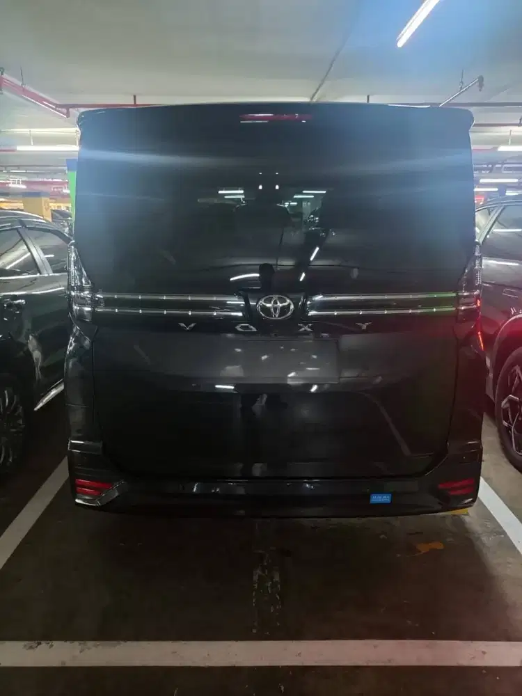 Voxy tahun 2024 black(masih almost new car)