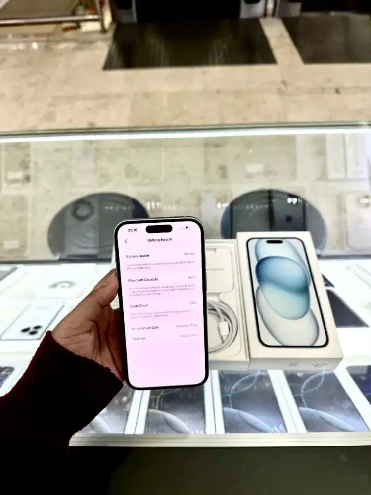 iPhone 15 128 GB warna Blue iBox