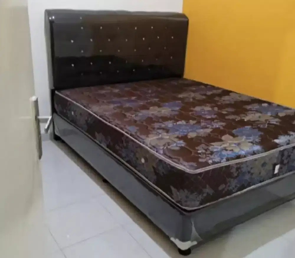 Uniland busa + Divan set