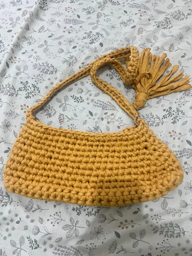 Tas Selempang Rajut