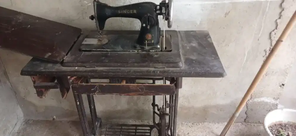 Di jual mesin jahit singer, kondisi seken