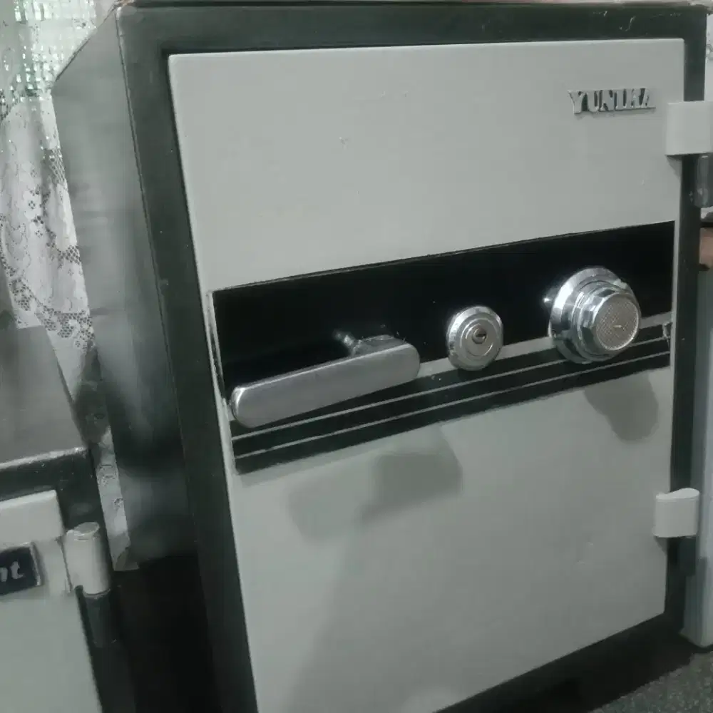 Brankas Yunika   dijual Hrg 3,5 jt