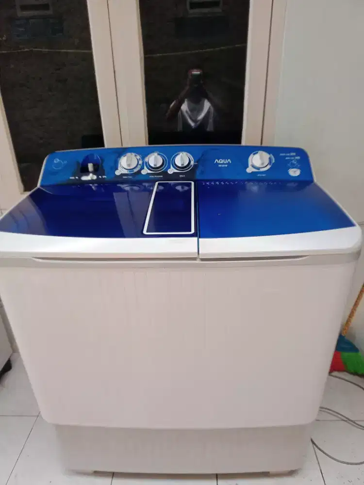 Mesin cuci merek Aqua kapasitas 20 kg