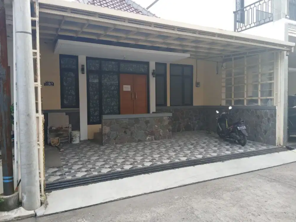 DIJUAL RUMAH FULL FURNISHED DALAM CLUSTER LOKASI STRATEGIS ARCAMANIK BANDUNG