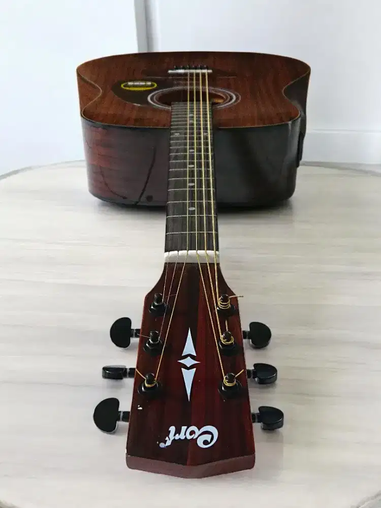Gitar akustik elektrik Cort