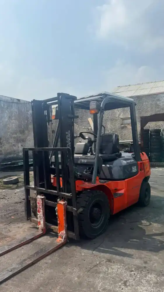 Forklift Toyota 2,5 Ton,Manual,Tiang 3 Meter,Mesin 2Z,7FD25,Tahun 2003