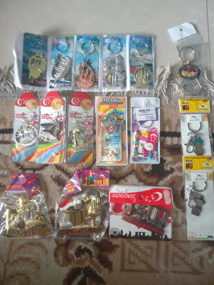 Gantungan kunci dan magnet kulkas