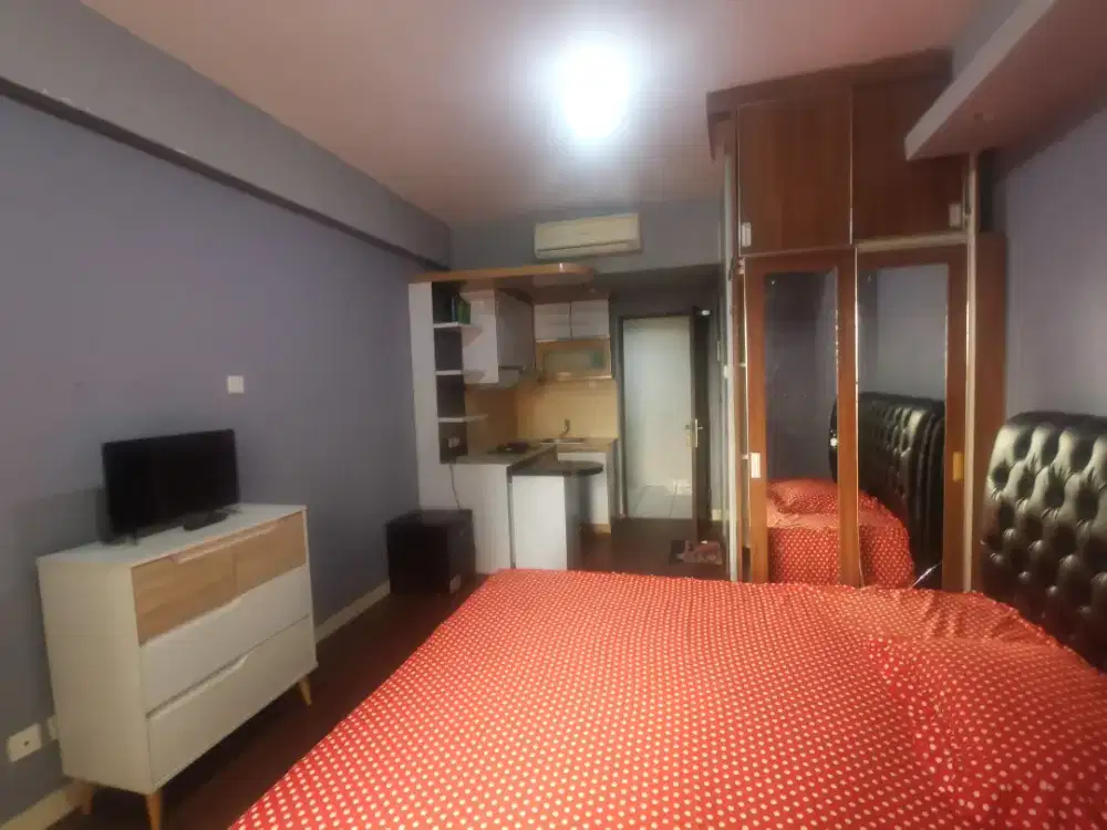 Disewakan murah Apartemen puri park view dan menara kebon jeruk furnis