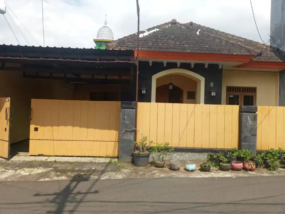 Dijual Rumah Terawat Dekat Wisata di Jl Lahor Batu Malang