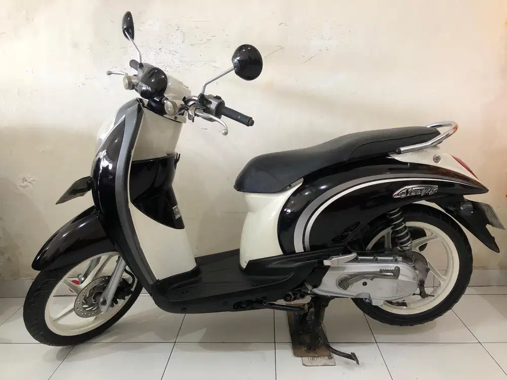 Honda Scoopy Th.2012 putih!!