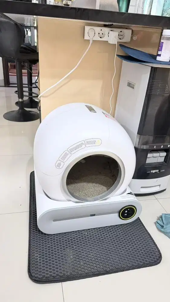 Toilet kucing otomatis kondisi bagus