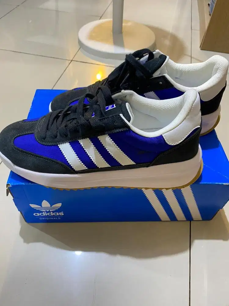 Sepatu Adidas SL72 RS warna Lucid Blue