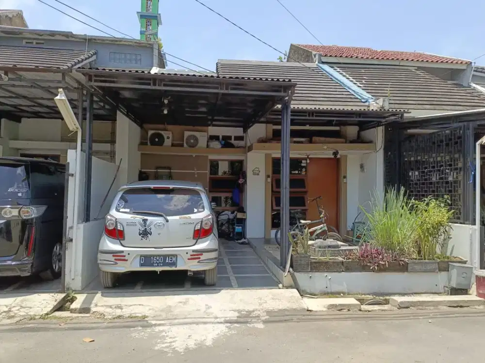 TURUN HARGA!!!  DIJUAL RUMAH TERAWAT DAERAH CISARANTEN SEMI FURNISHED