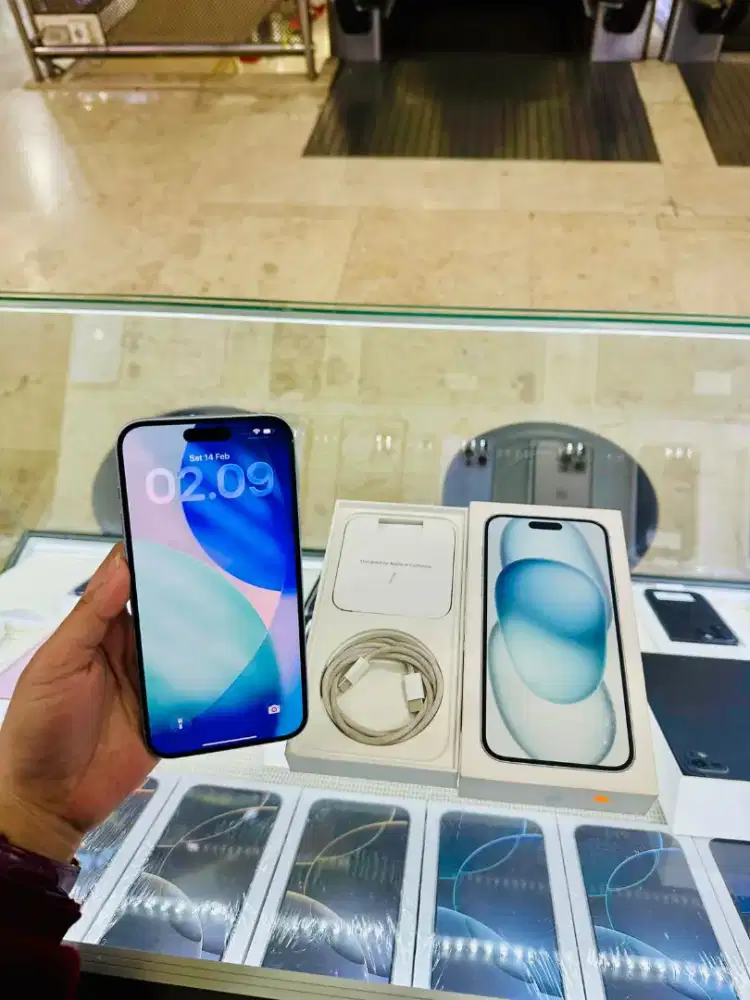 iPhone 15 Plus 128GB warna Biru iBox