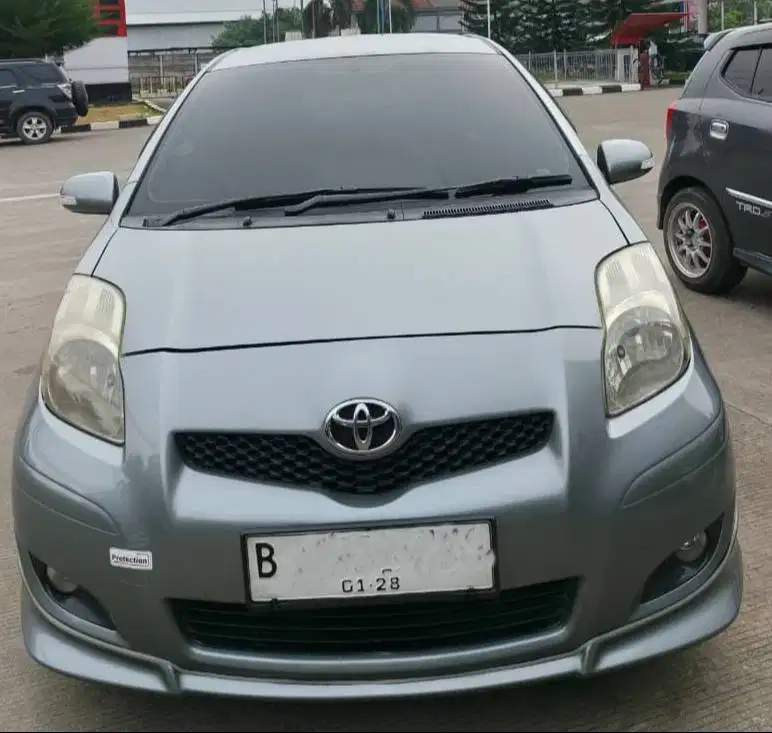 Toyota Yaris Bakpau S Limited 2010 A/T – Silver – Pajak Panjang