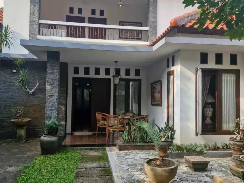rumah cantik halaman luas dalam cluster di bintaro sektor 9