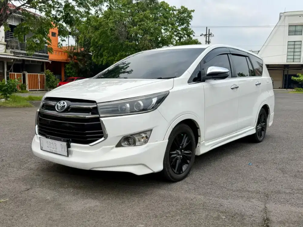 Toyota Innova reborn 2.4 diesel solar venturer at 2017 putih
