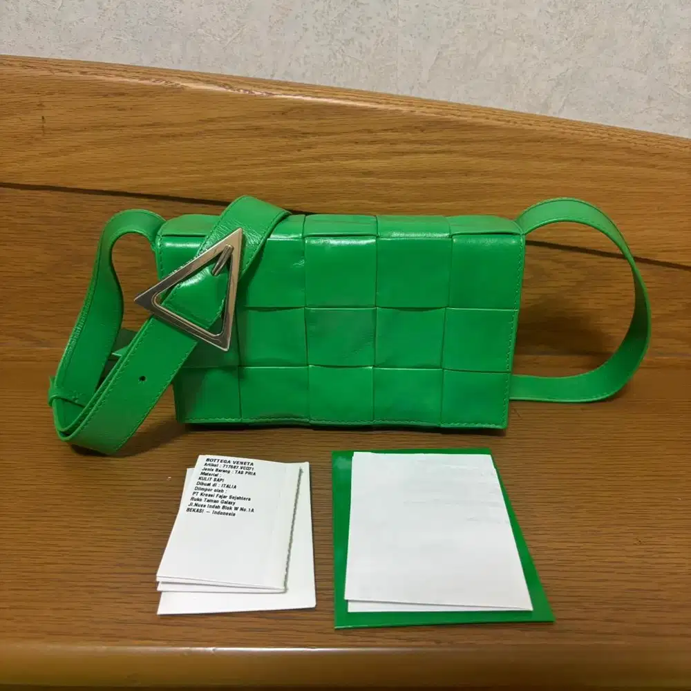 bottega veneta cassette crossbody bag