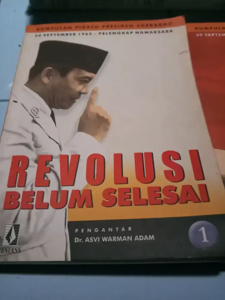 PAKET BUKU BEKAS REVOLUSI BELUM SELESAI JILID 1 & JILID 2