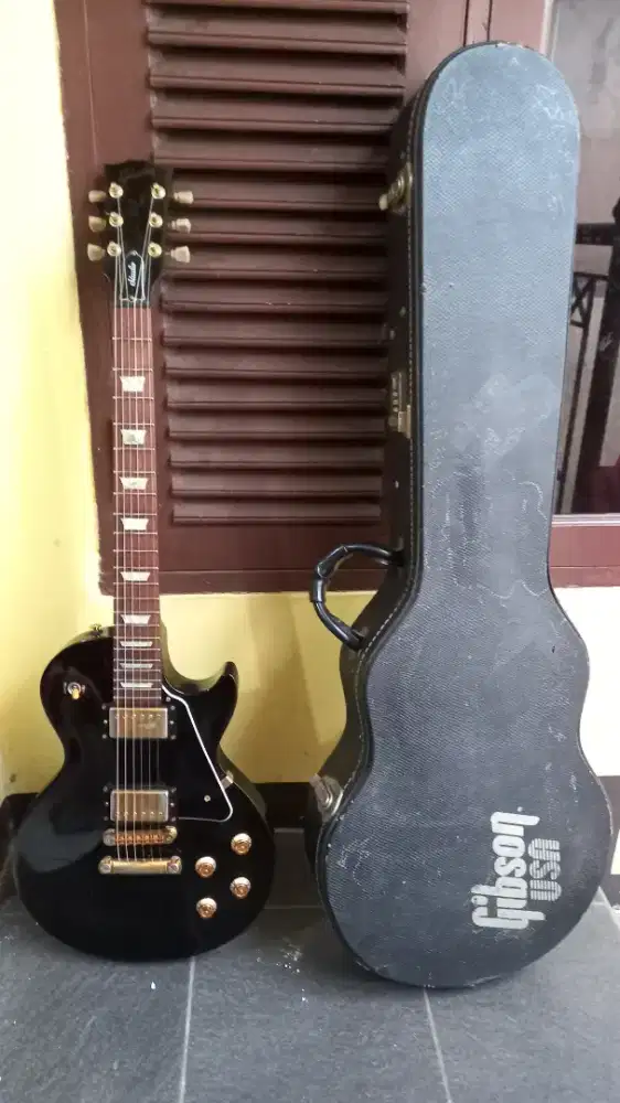 Gitar gibson les paul studio deluxe usa gold hardware plus hardcase