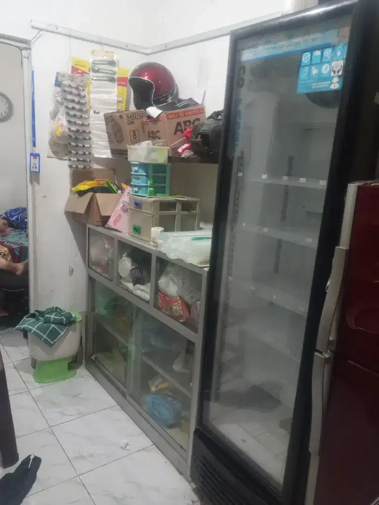 Showcase tinggi 2 meter normal