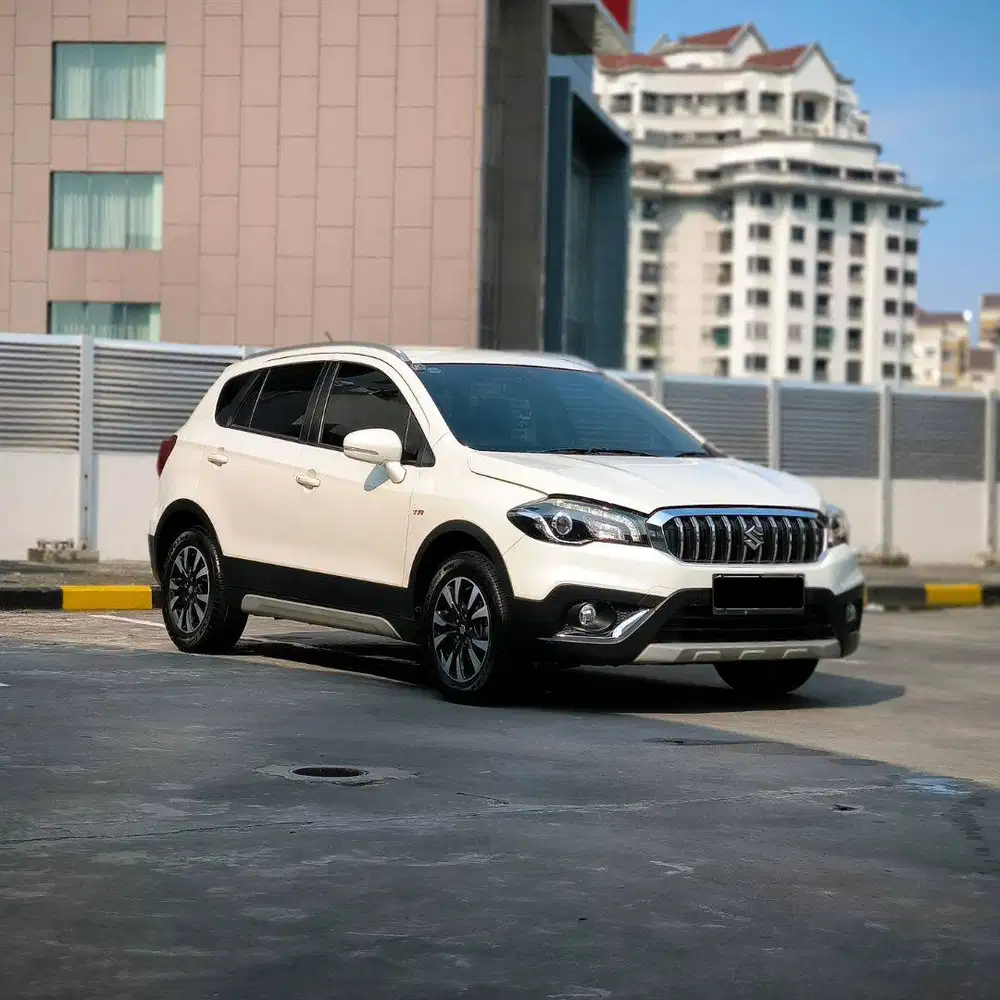 (TDP 30 JT) LOW KM 50 RB ! SUZUKI SX4 SCROSS A/T PUTIH 2018 ! TERAWAT