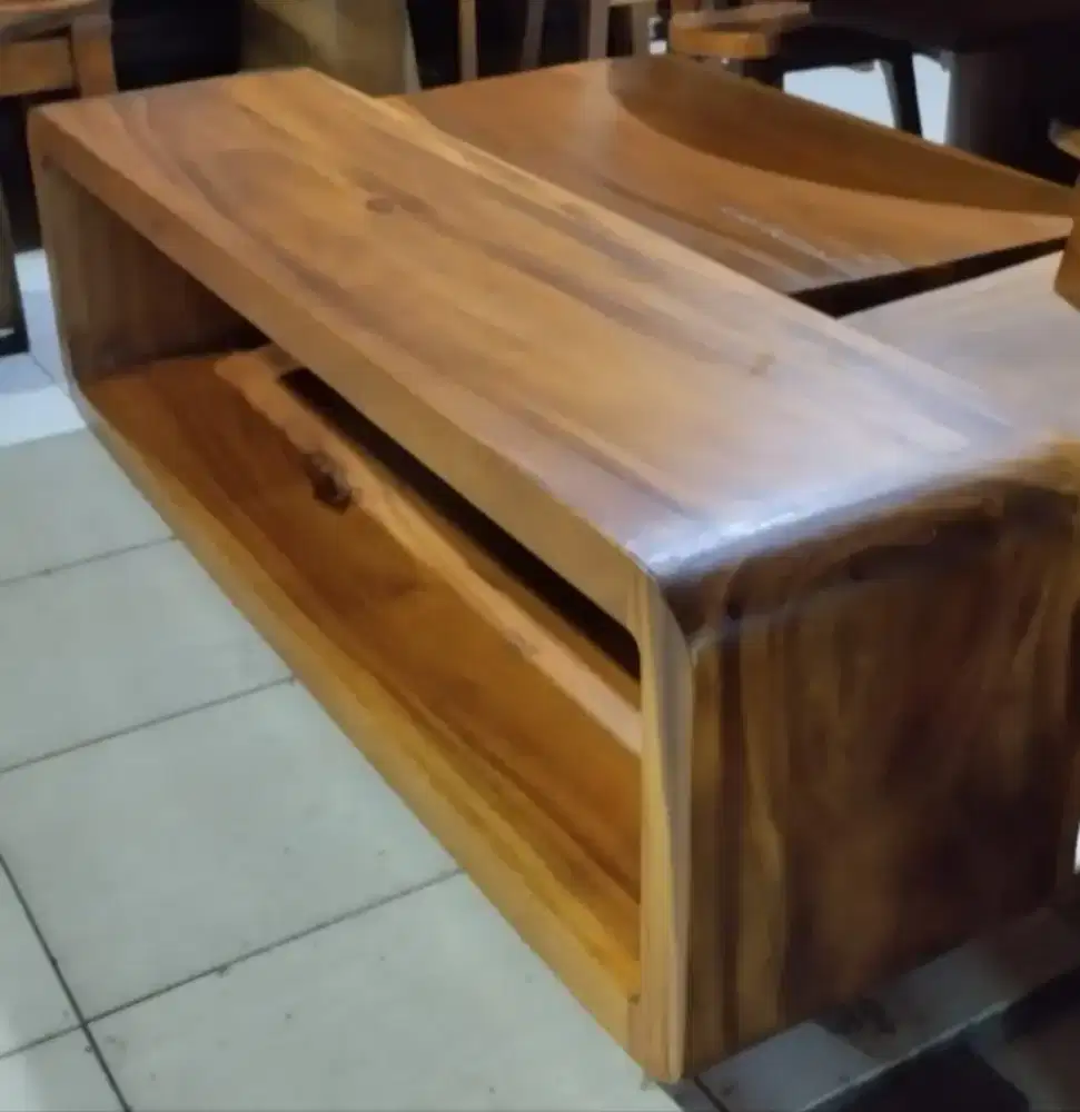 Meja kotak papan kayu utuh trembesi