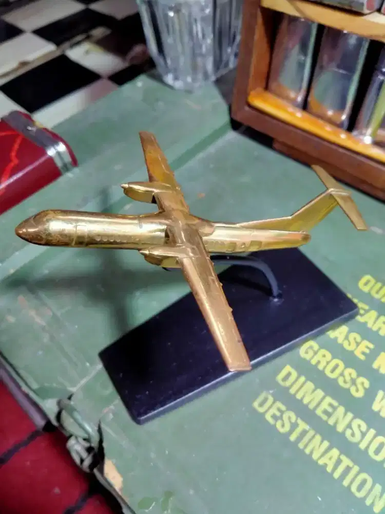 Miniatur Pesawat Terbang