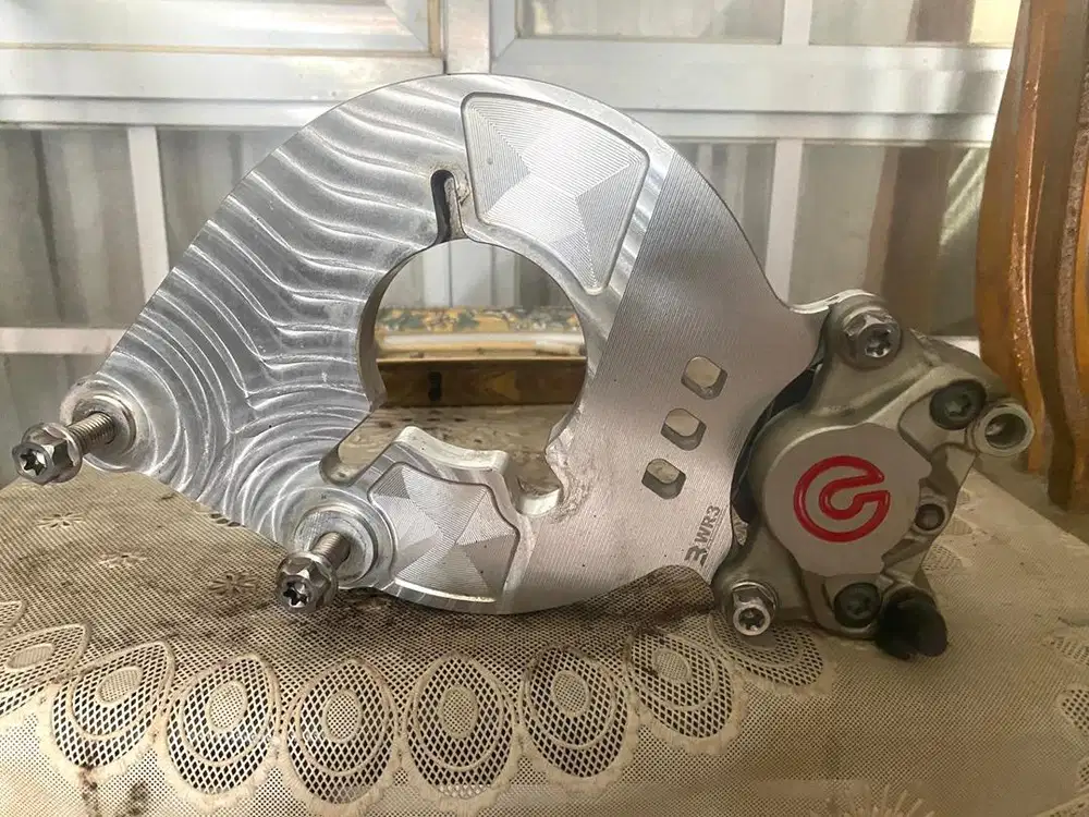 Kaliper Brembo 2 p dan briket wr3 ( copotan xmax )