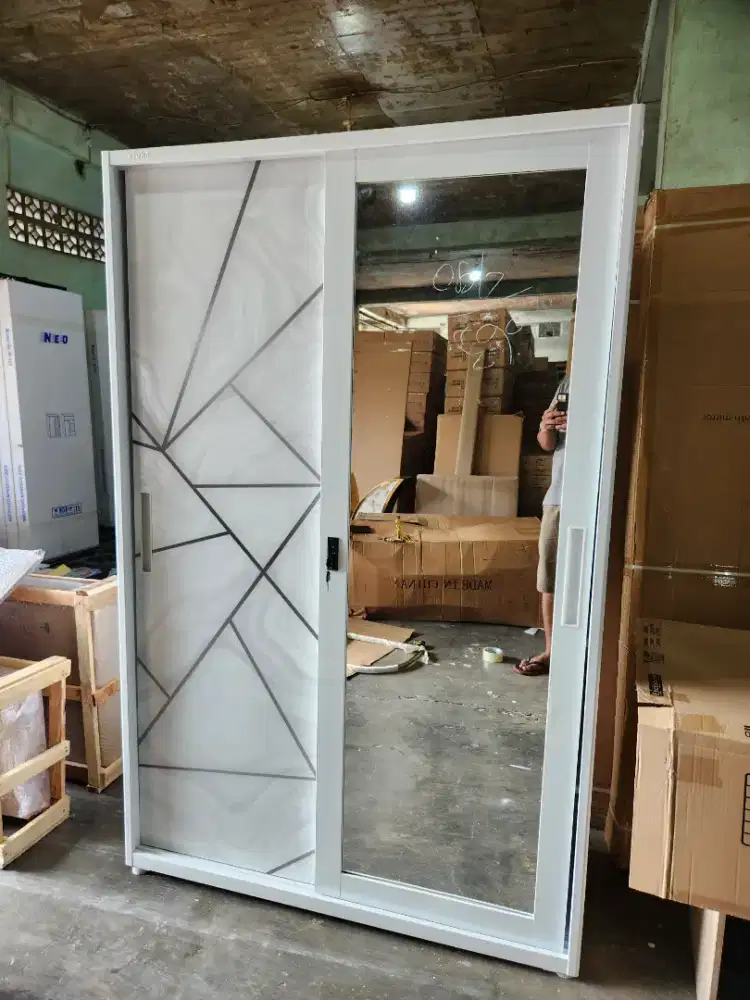 Lemari pakaian plat besi 120 cm