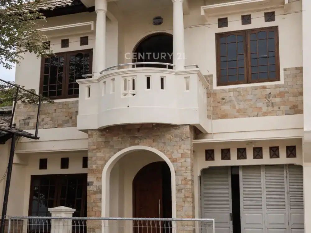 Dijual Rumah Induk dan Rumah Kos 8 Kamar Dekat Pasar Colombo