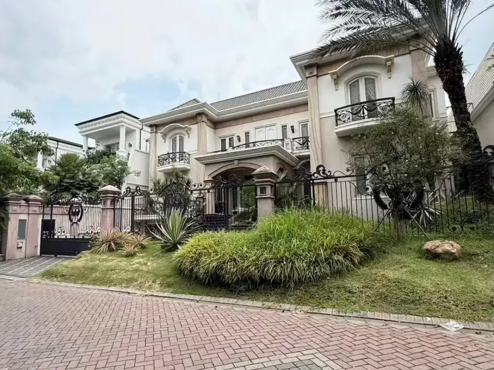 Rumah Mewah Exclusive Area Graha Family – View Lapangan Golf